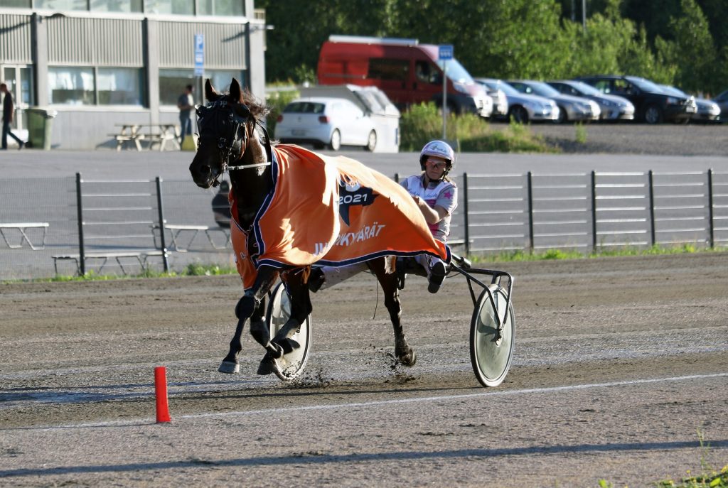 Sara Hautamäki voitti Flirtingillä.